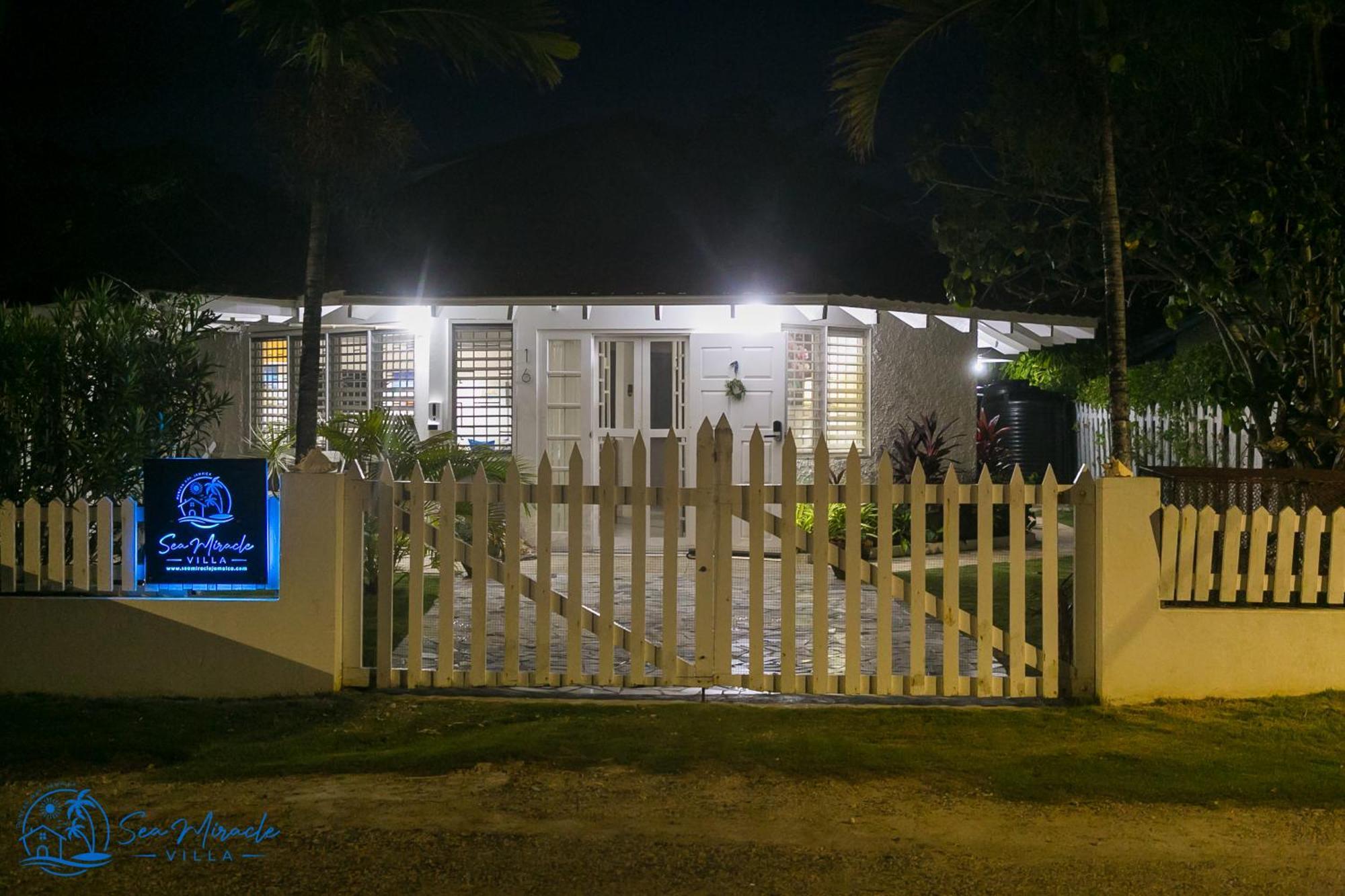 Sea Miracle Villa/Beach Cottage Silver Sands Экстерьер фото